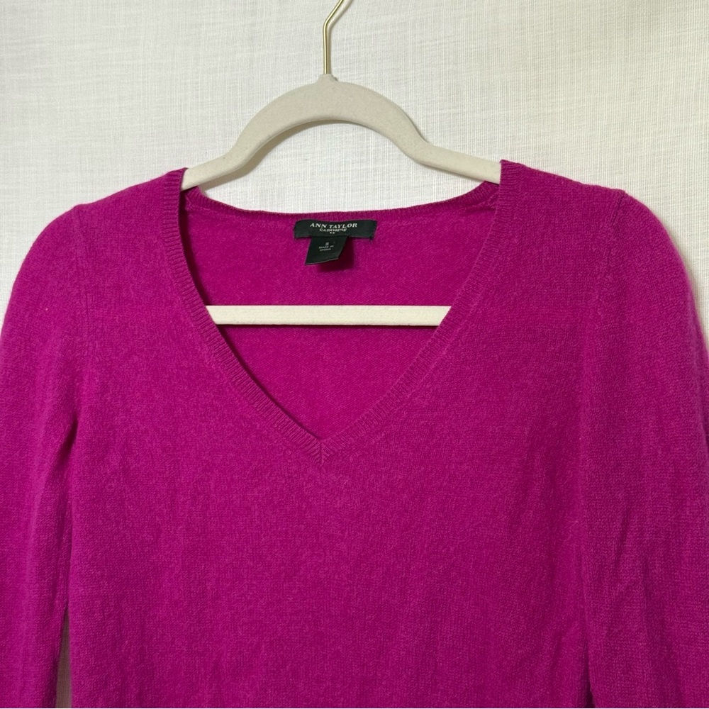 Ann Taylor 100% Cashmere V Neck Sweater Fuchsia Barbiecore Soft Girl S Cozy - Picture 4 of 6